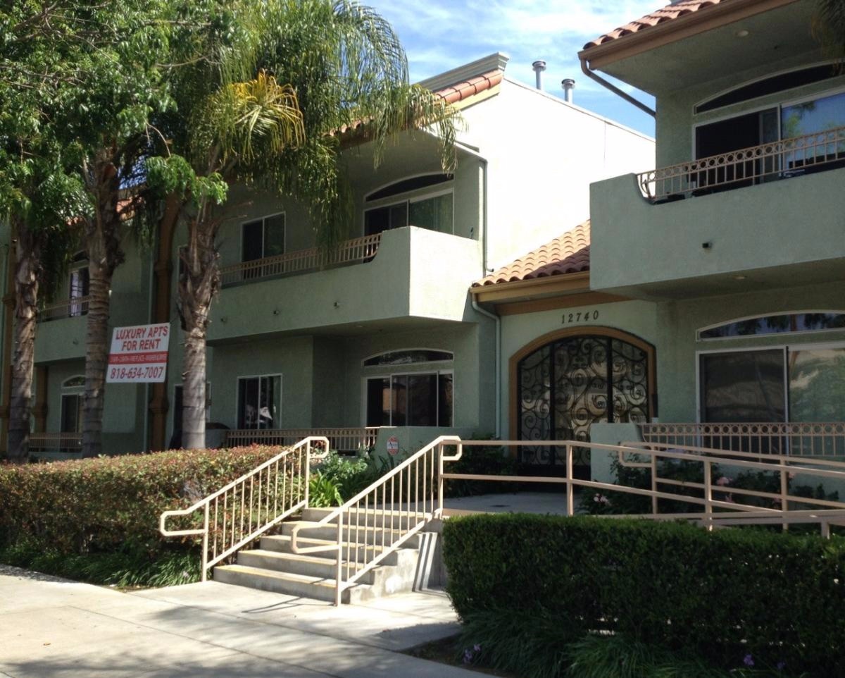 North Hollywood Apartment: 12740 Oxnard St.