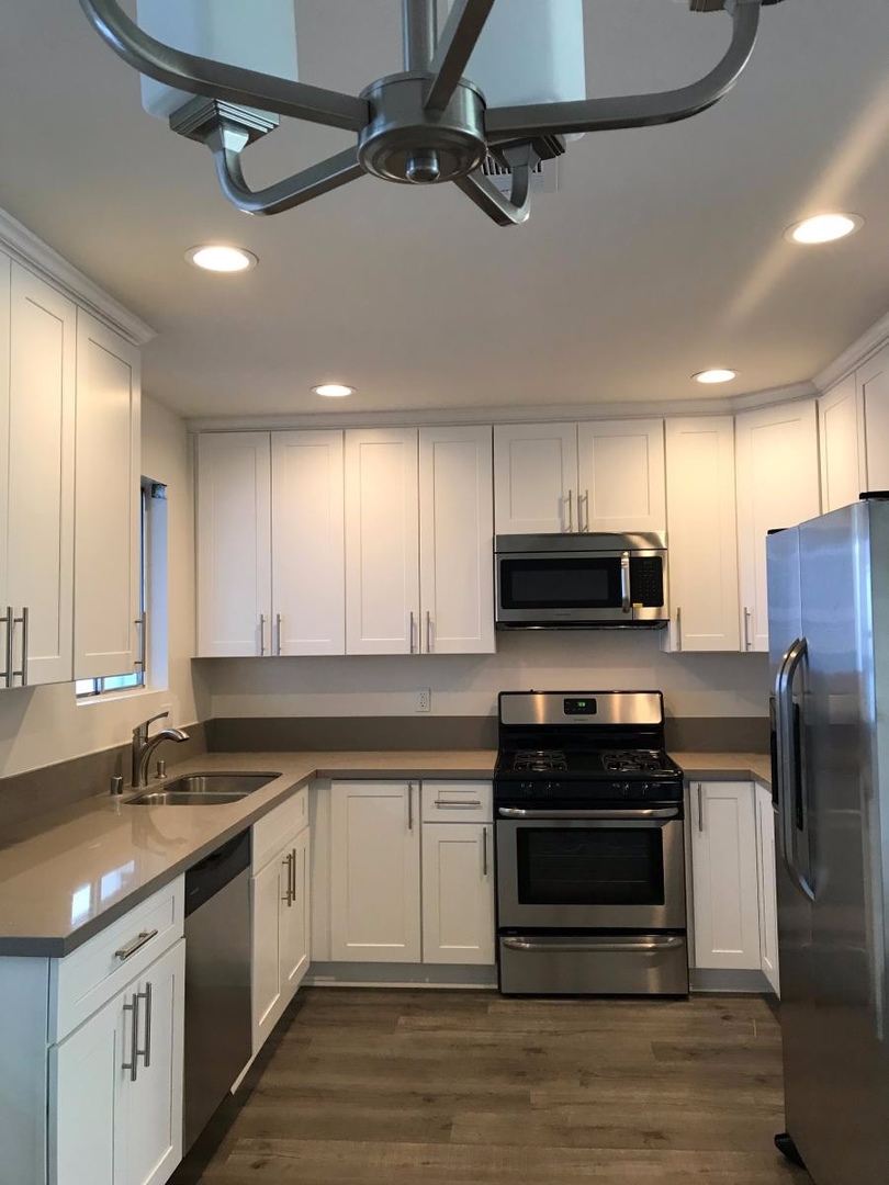 Sherman Oaks Apartment: 13535 Moorpark St.