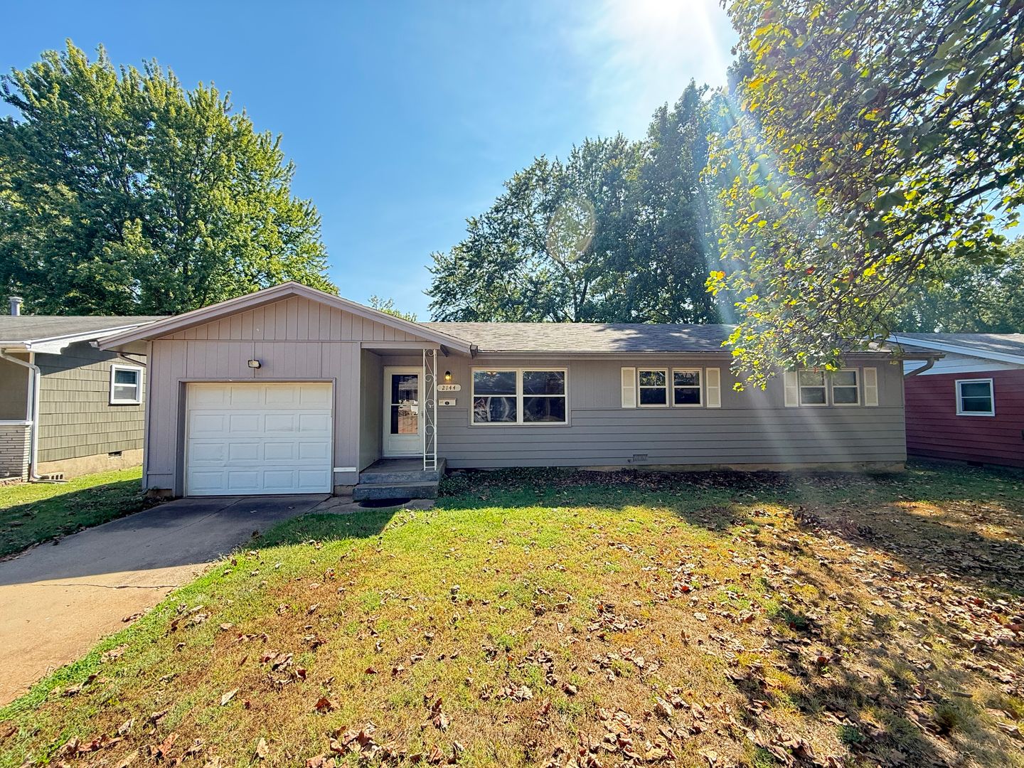 Springfield House: 2144 E Monroe St