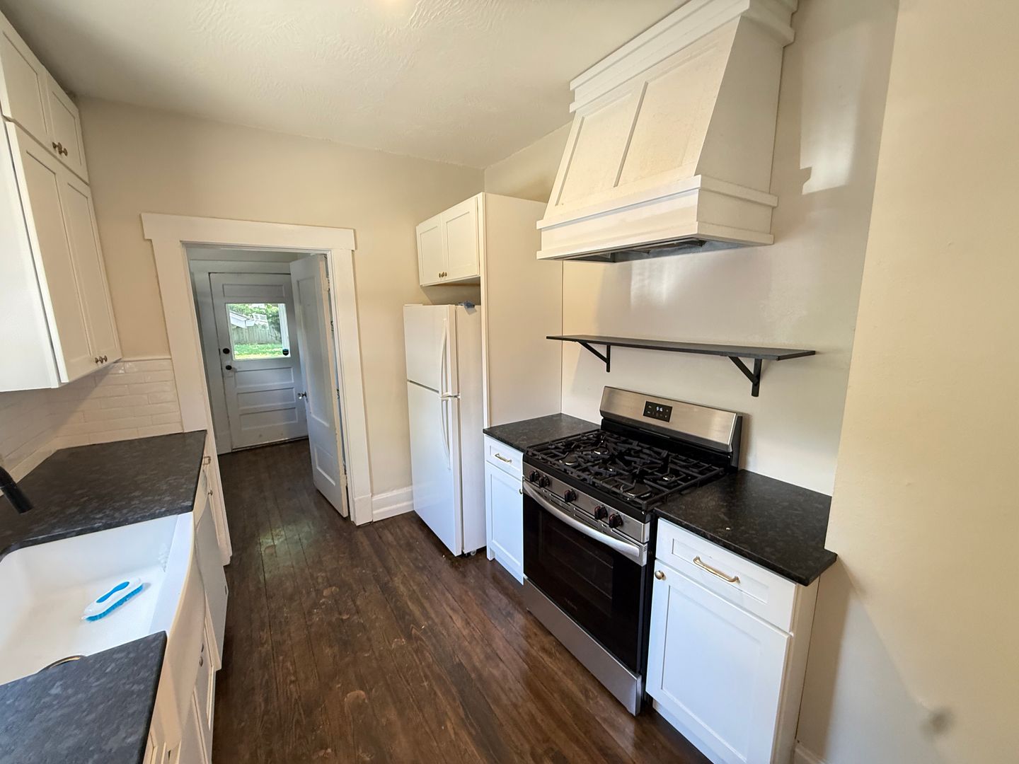 1038 S Fremont Ave 13 of 29