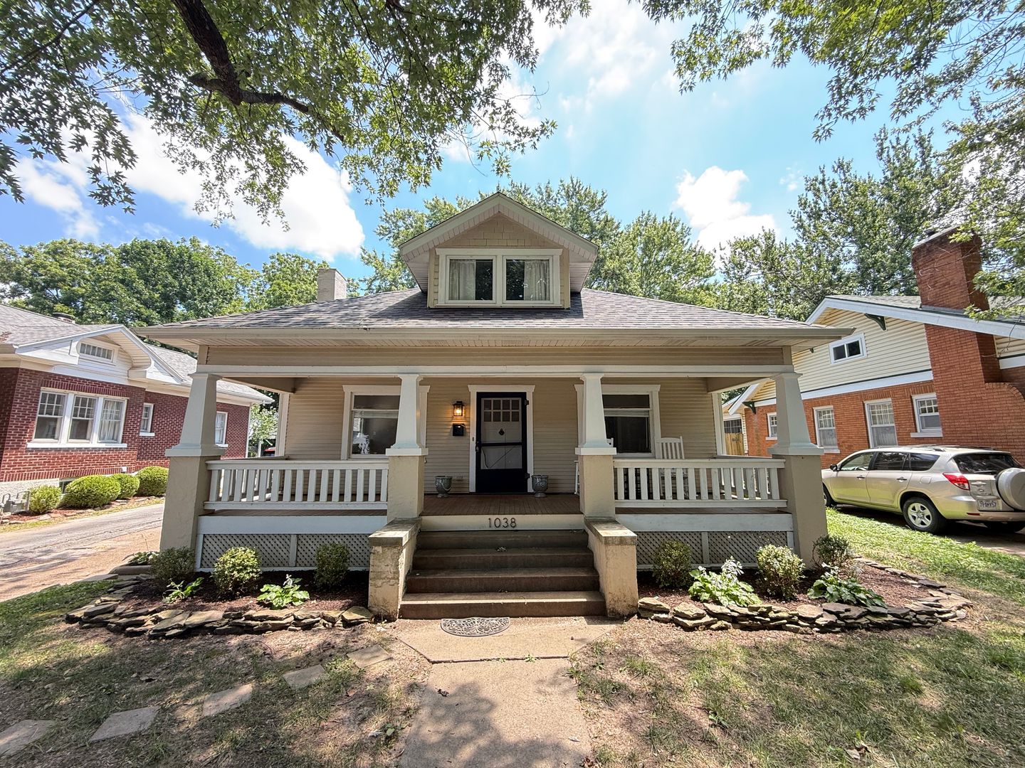 Springfield House: 1038 S Fremont Ave