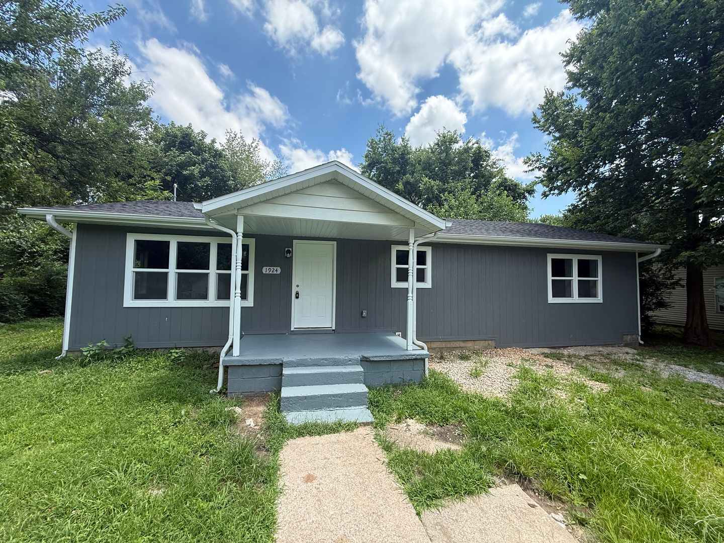 Springfield House: 1924 N Burton Ave