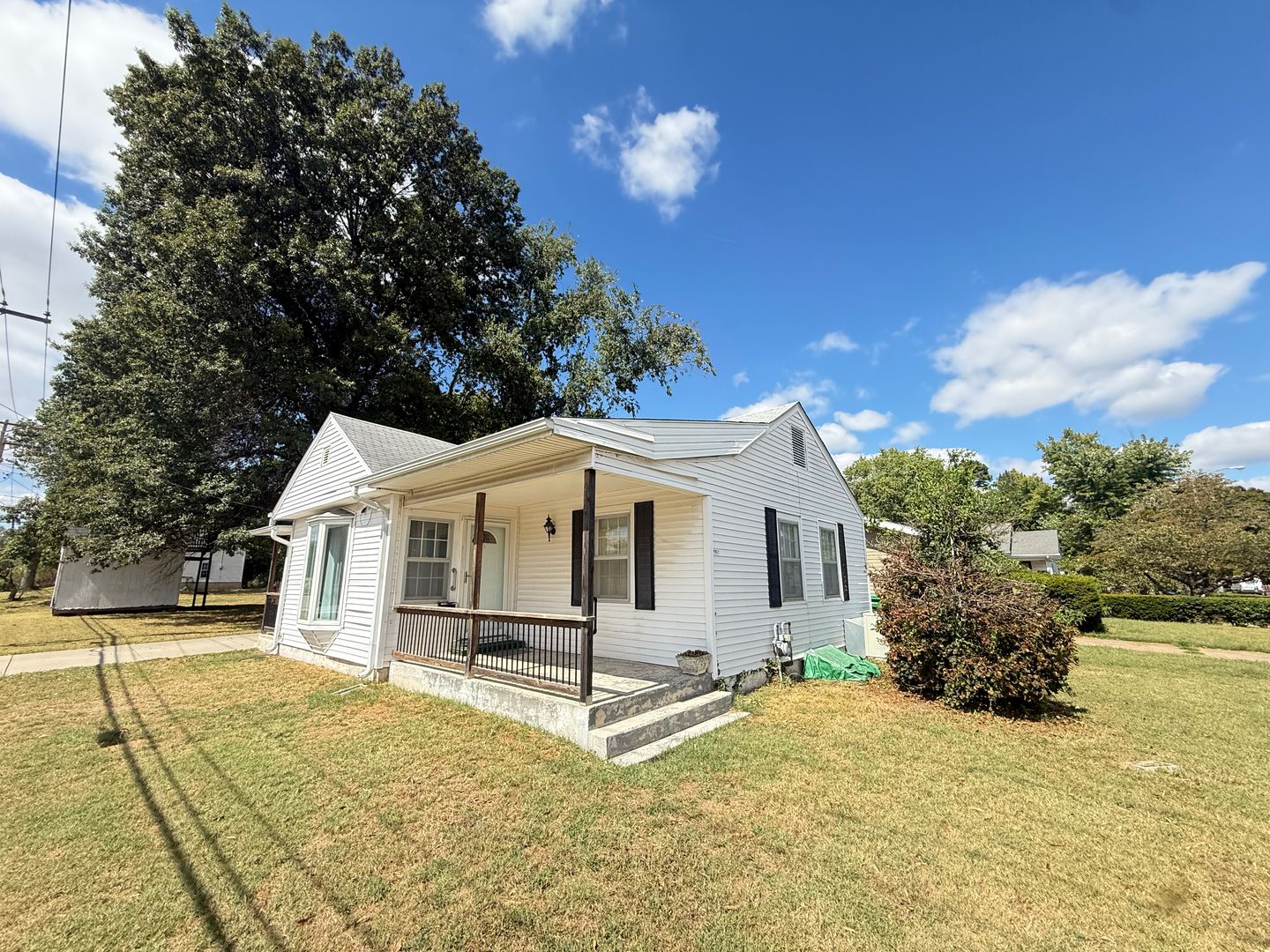 Springfield House: 1357 S Florence Ave