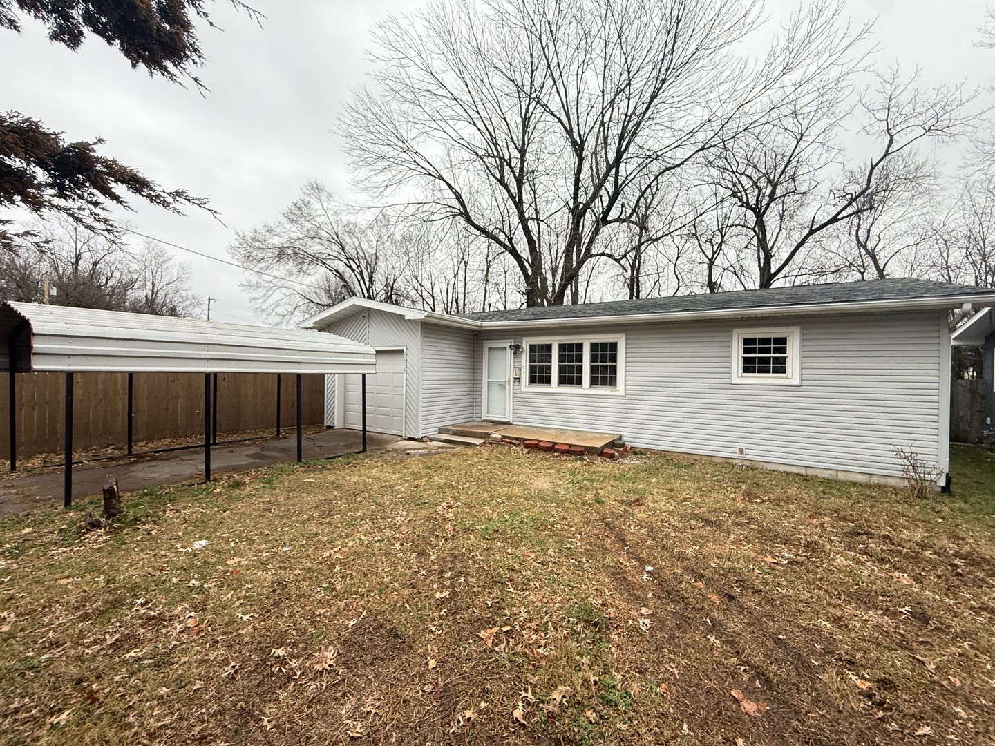 Springfield House: 2226 N Kentwood Ave