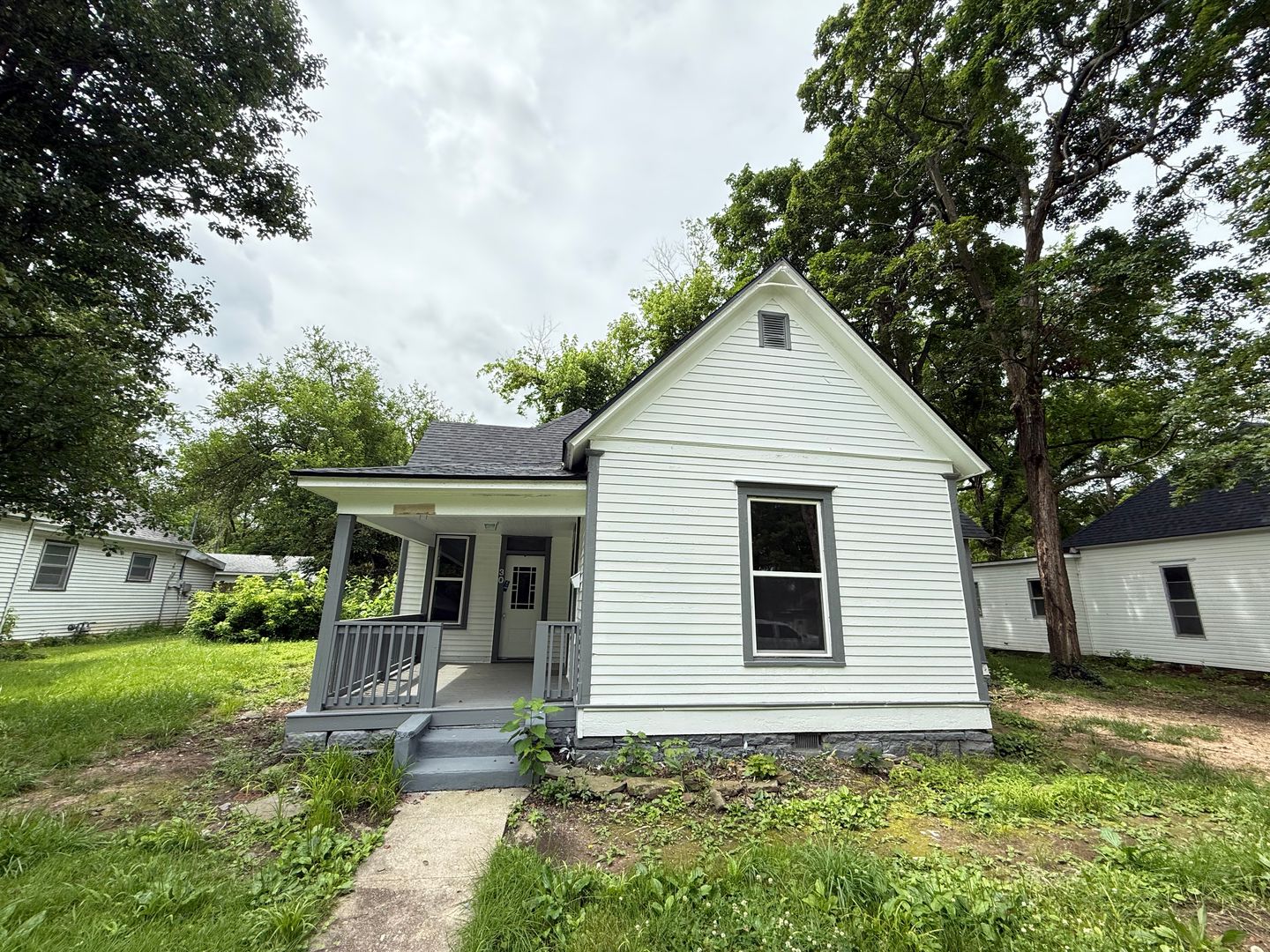 Aurora House: 30 W. Anderson