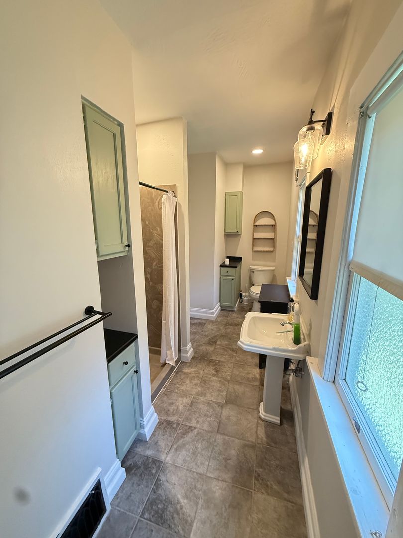 1038 S Fremont Ave 21 of 29