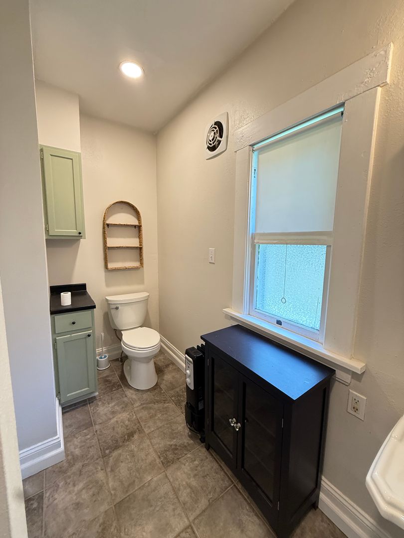 1038 S Fremont Ave 22 of 29