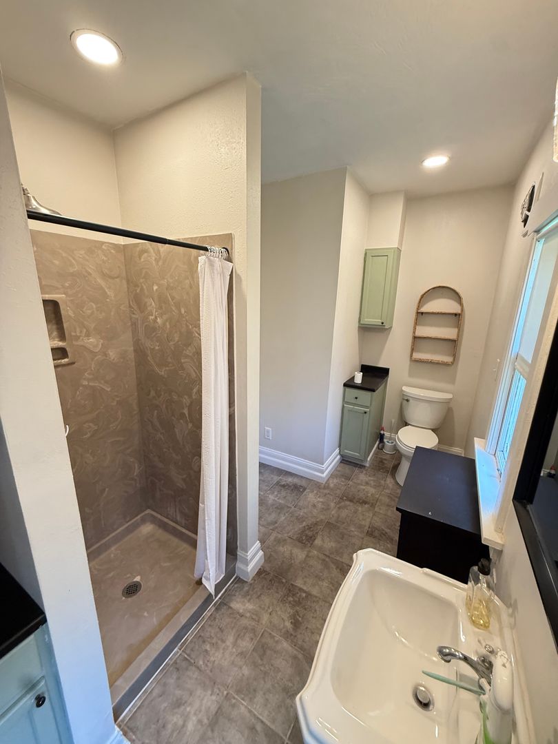 1038 S Fremont Ave 20 of 29
