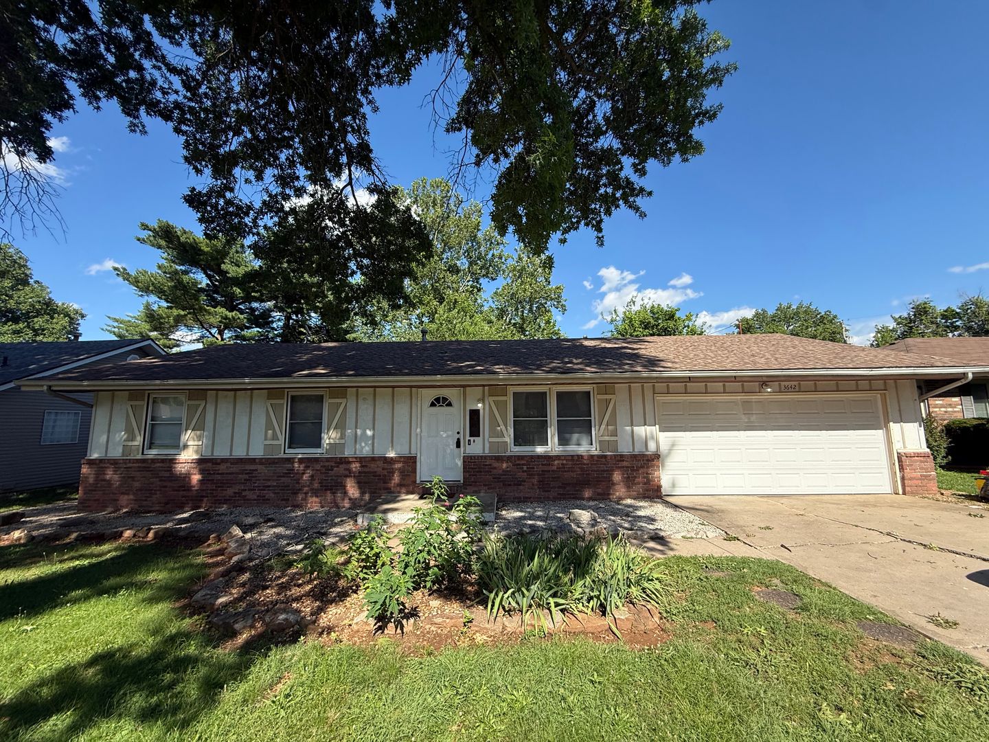 Springfield House: 3642 S Westwood Ave