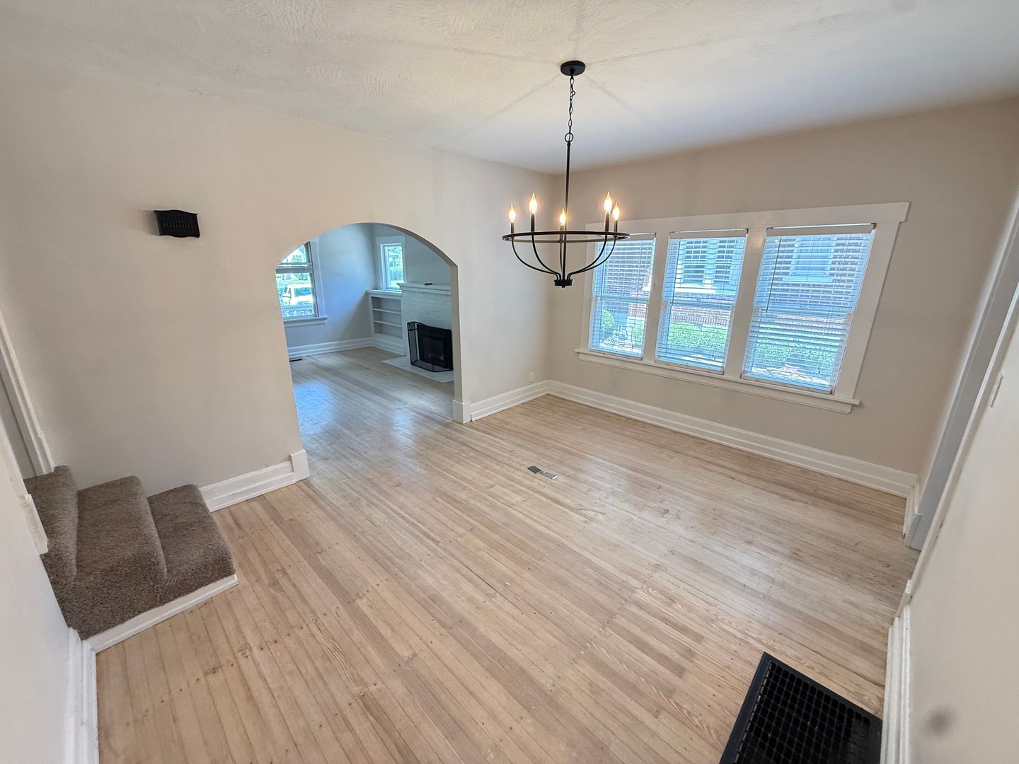 1038 S Fremont Ave 17 of 29