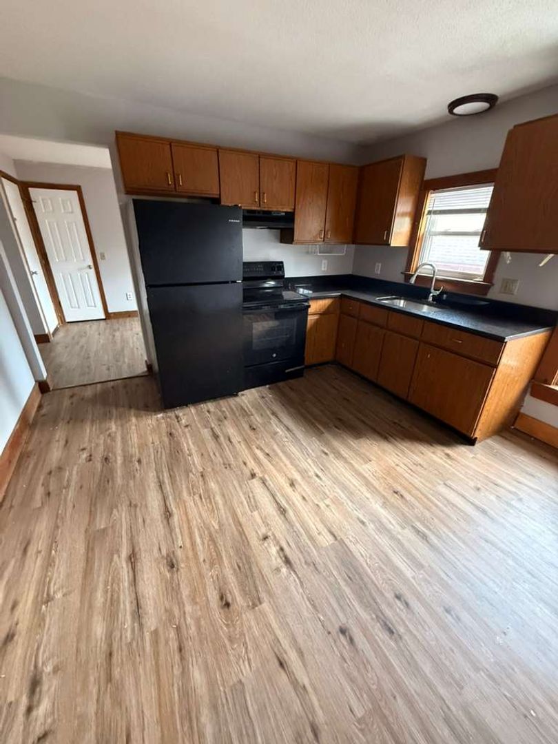 Athol Apartment: 105 South St Athol