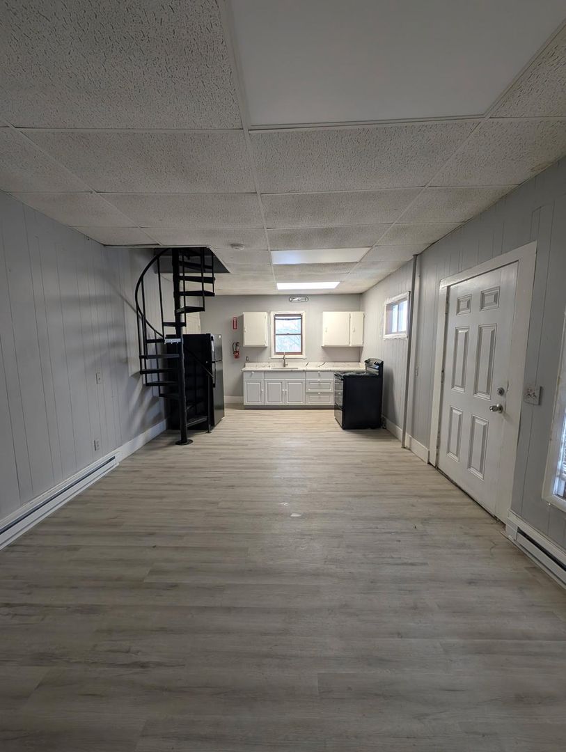 Athol Apartment: 39 Cottage St