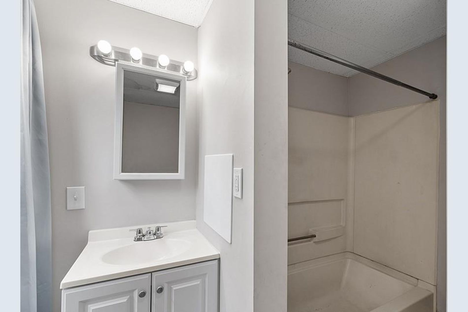 Winchendon Apartment: 92 Maple St