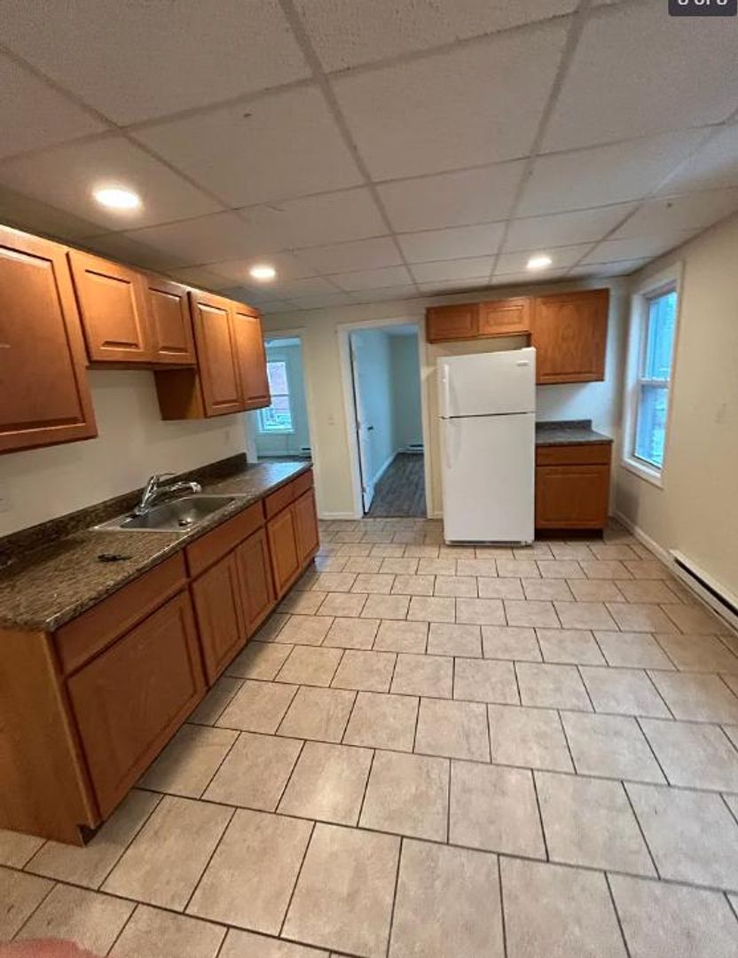 Warren Apartment: 18 North St