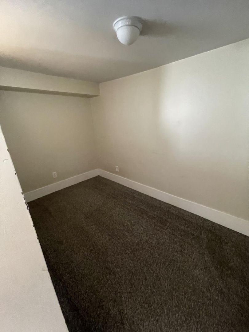 Fitchburg Apartment: 14 Myrtle Ave