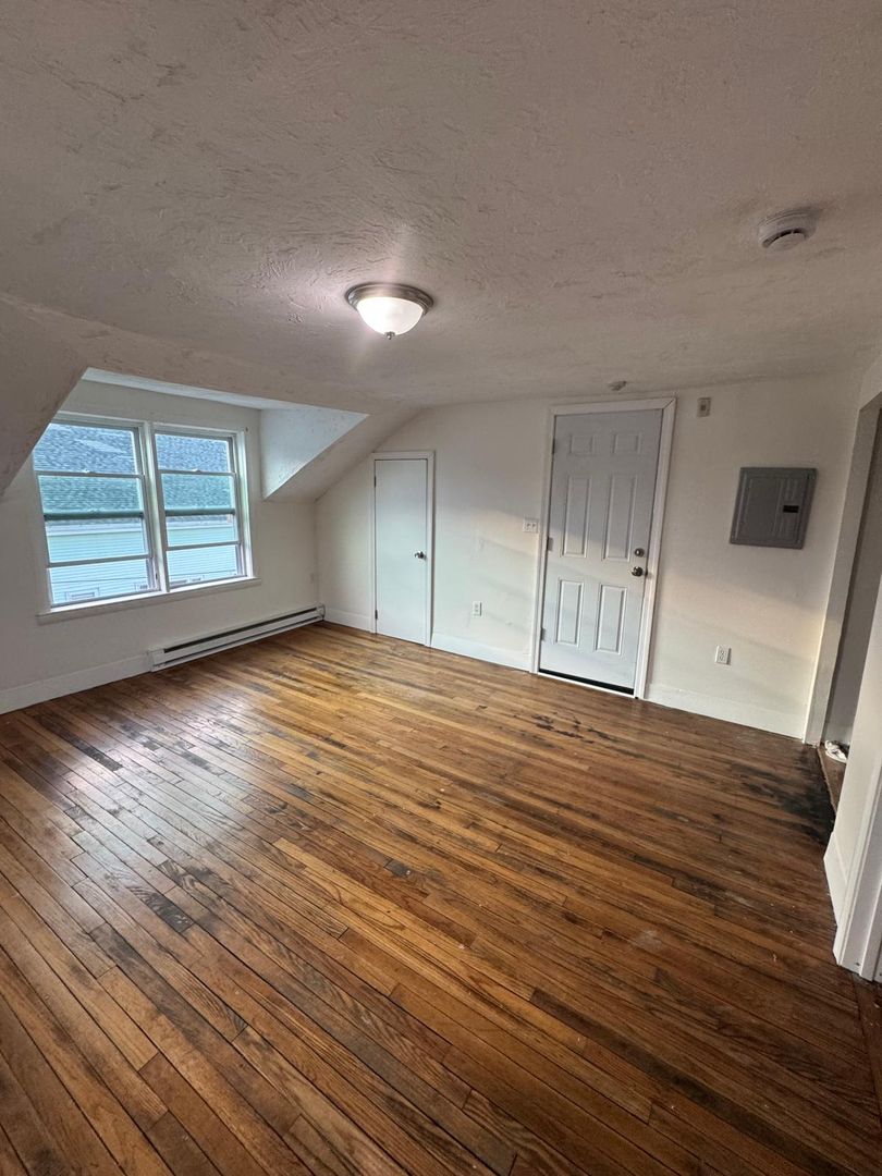 Fall River Apartment: 306-308 4th St
