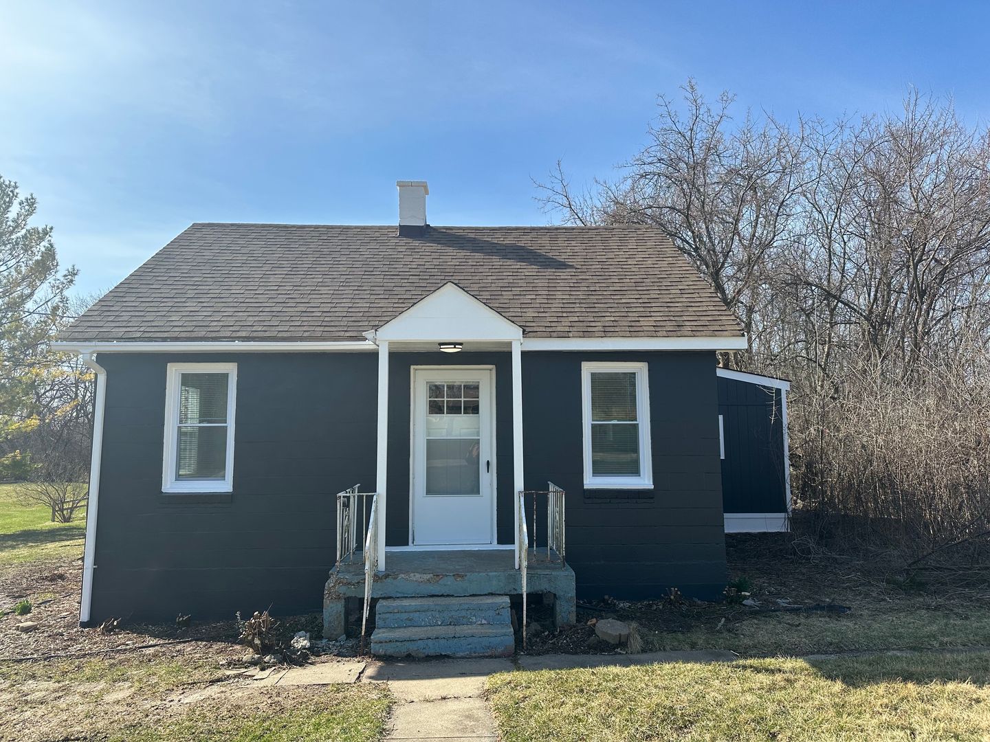 Antioch House: 24137 Beach Grove Rd