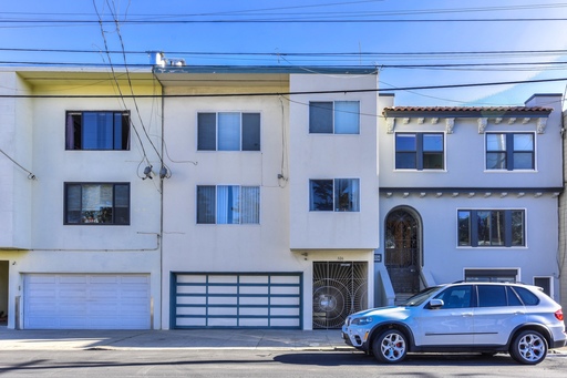 Sunny 1 Bedroom / 1 Bath Apartment in Great Location! Please Contact for Showing Availability! – photo 1