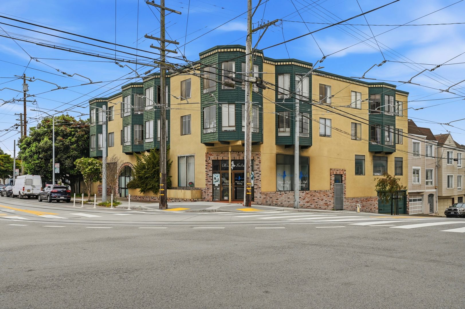 San Francisco Apartment: 2405 15th Ave