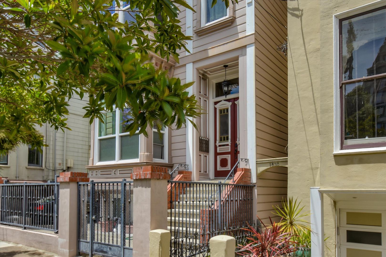 San Francisco House: 1832 Page St #3
