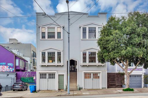 Light Filled Unit in Prime Location +In-Unit Laundry+ Please Contact for Showing Availability – photo 1