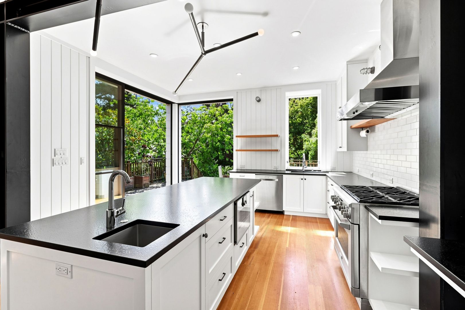 San Francisco House: 2570 Folsom Street