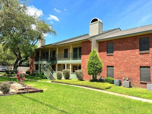 BEAUTIFUL TWO BEDROOM ONE BATH! – photo 1
