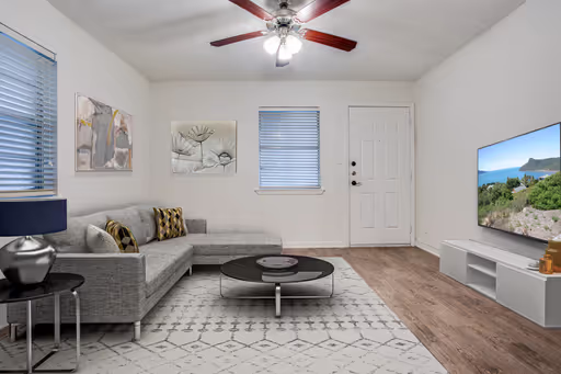 Renovated 2 Bed 2 Bath - Steps from the UT Campus!! – photo 1