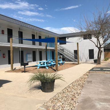 Crestview 1 Bed 1 Bath – photo 1