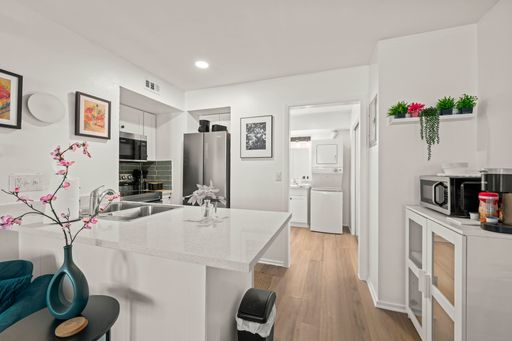 Allandale Gem: Studio w/ W/D & Modern Finishes – photo 1