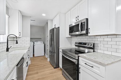 Beautifully Remodeled 4x2 with W/D in Vibrant Rosewood Neighborhood – photo 1