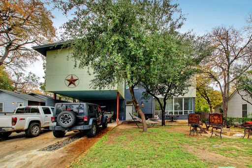 AVAILABLE NOW Hyde Park 4x4.5 Duplex! – photo 1