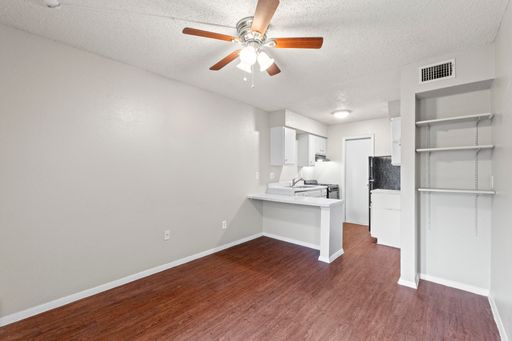 XL 1x1 Bedroom in Hyde Park! – photo 1