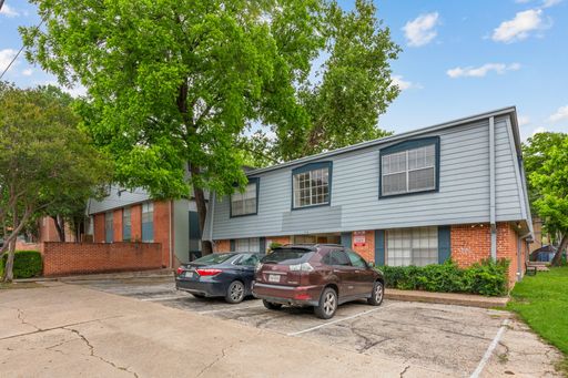 Spacious 2 Bed Near UT Austin | Open Layout + Parking Included – photo 1