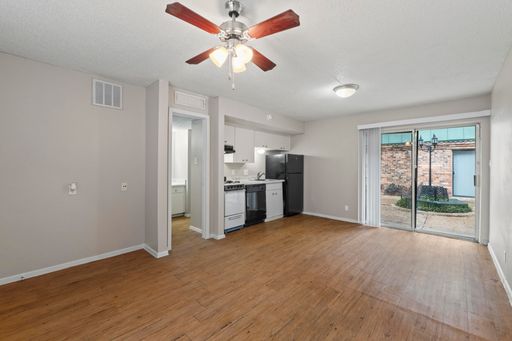 Greenwood Square- Studio – photo 1