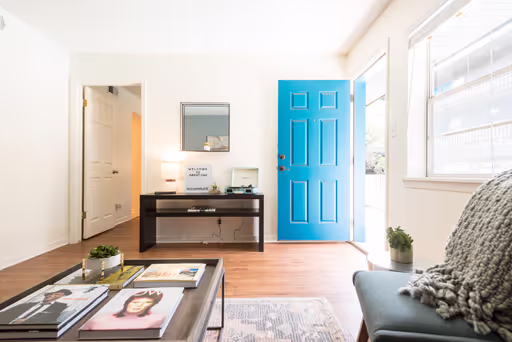 Classic 2 Bed 2 Bath - Steps from the UT Campus! – photo 1