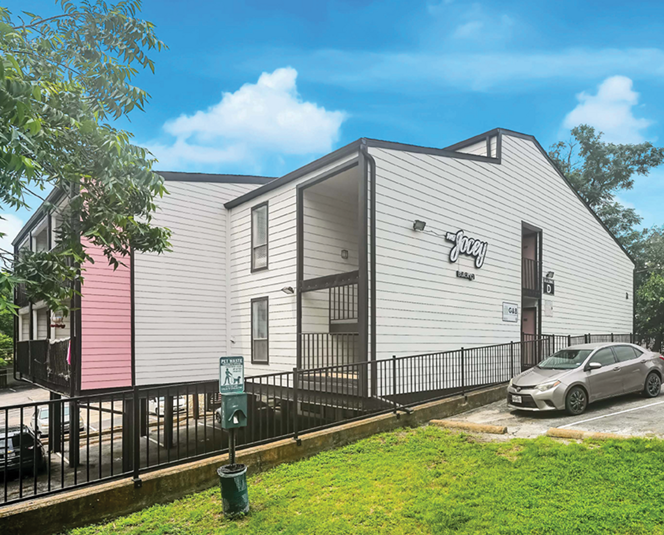 Austin House: 301 W 29th St #D103