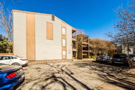 Pecan Square- 1 Bedroom 1 Bathroom – photo 1