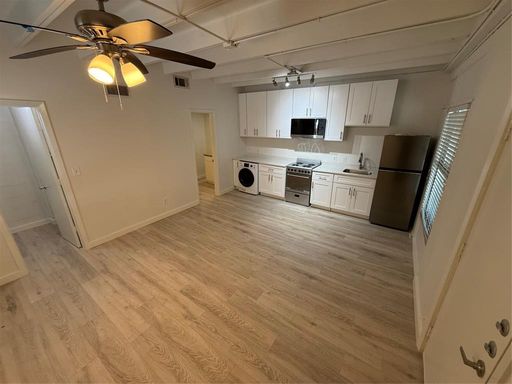 Spacious Studio Living in the Heart of West Campus – photo 1