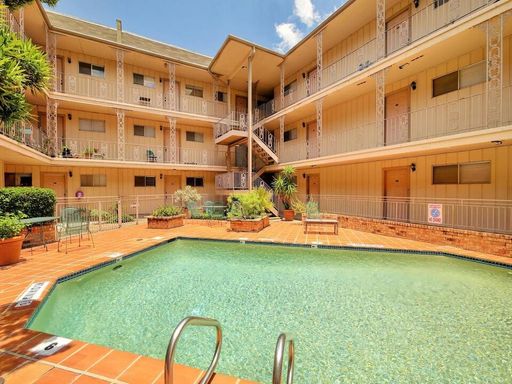 Hyde Park 1 Bed 1 Bath - Sublease! – photo 1