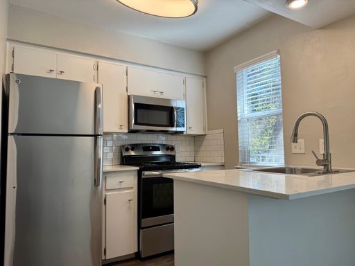 Renovated Mid-Town Studio – photo 1
