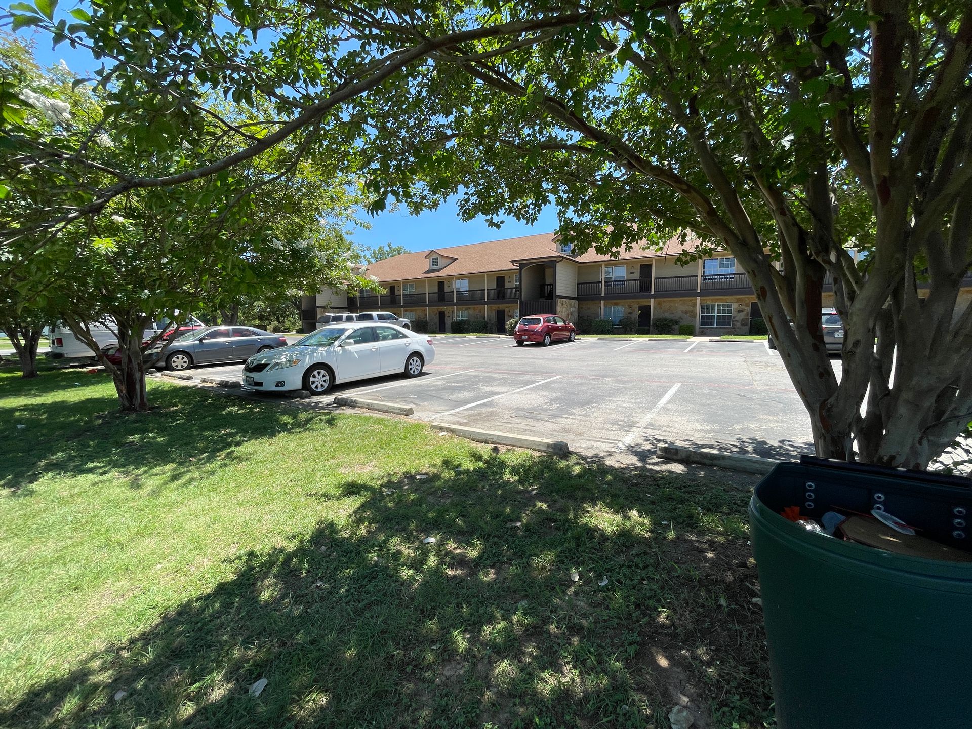 Leander Apartment: 413 Lion Dr