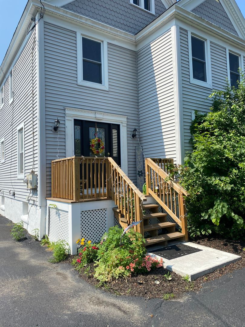 WYNANTSKILL Apartment: 68 MAIN AVE