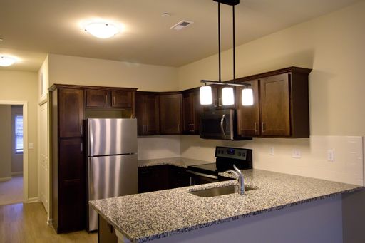 3 Bed 2 Bath Townhouse Rental! – photo 1