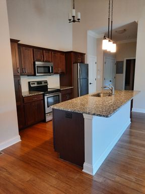 1 Bedroom Luxury Apartment in Wilton!