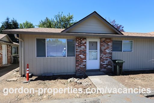 SE Tolbert St - Newly renovated Clackamas 2 bedroom unit