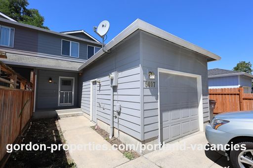 SE 121st Ave- 3 bedroom townhome with gas fireplace – photo 1