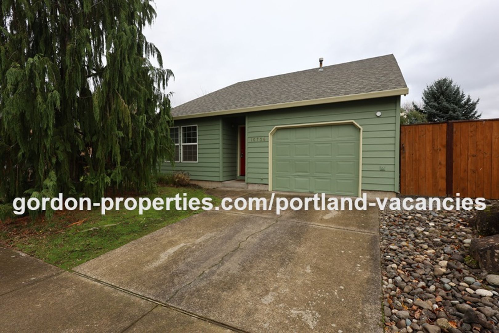 Portland Apartment: 10736 SE Knapp Cir