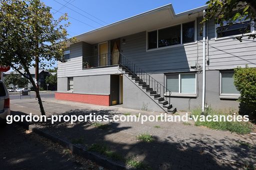 NE Hoyt St - Kerns 2 bedroom unit near Oregon Park – photo 1