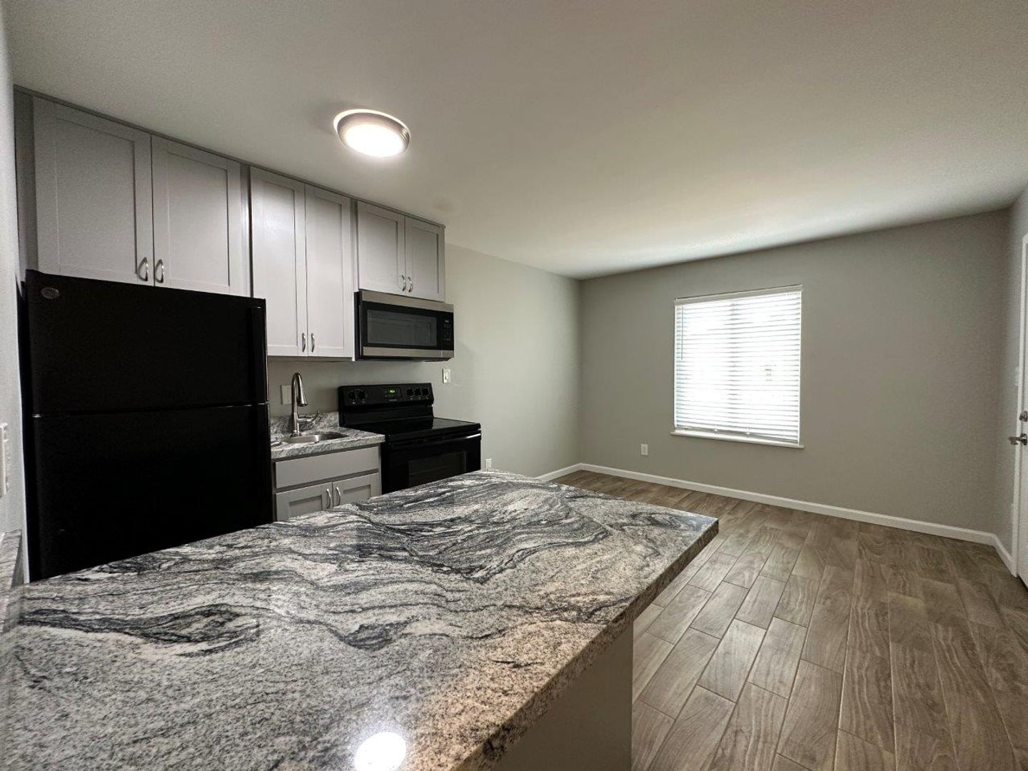 Phoenix Apartment: 9647 N 10th Ave